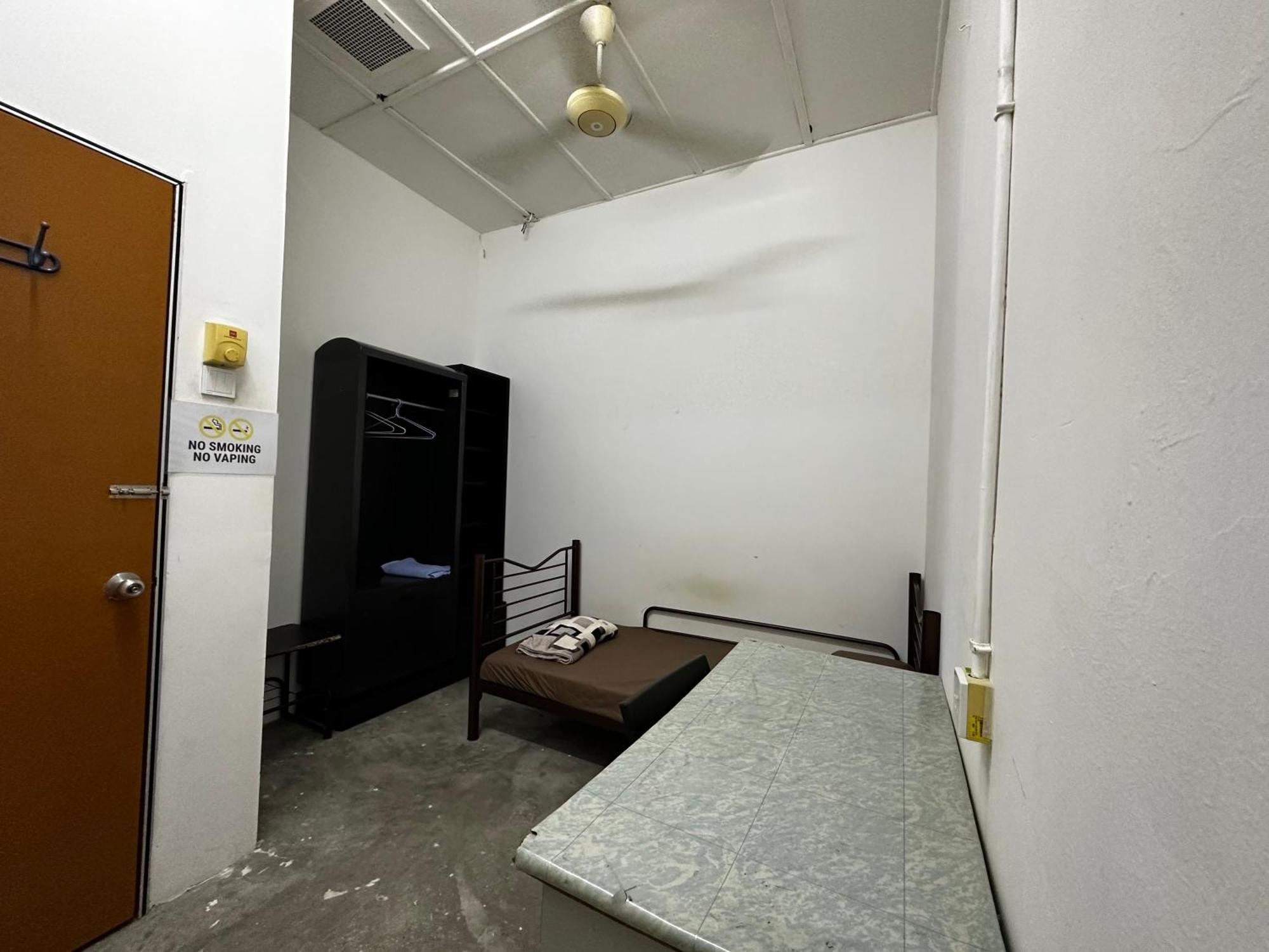 Jiaxin Dormitory - Puteri Wangsa 家馨旅舍 Ulu Tiram Exterior foto